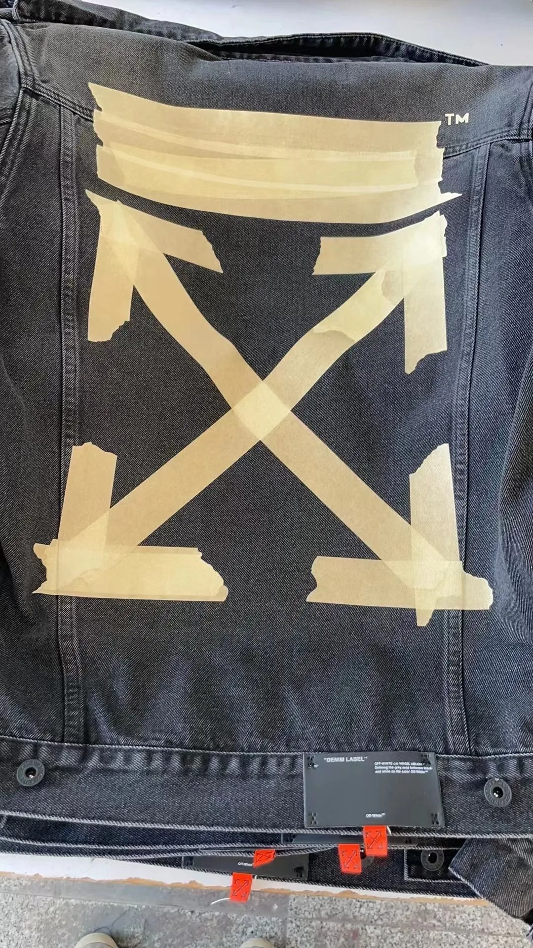 Hot stamping denim factory materials: Solve major problems (mold, bubbles, peeling, burns), huge cost investment, no less than 300 pieces scrapped.